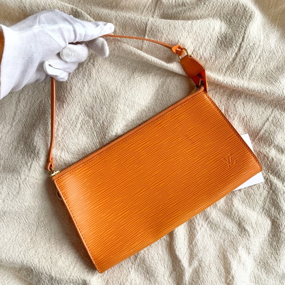 Louis Vuitton Epi Line Pochette - Picture 7 of 8